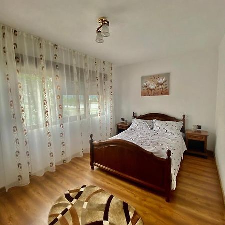 Appartement Apartament Sunshine à Orşova Extérieur photo