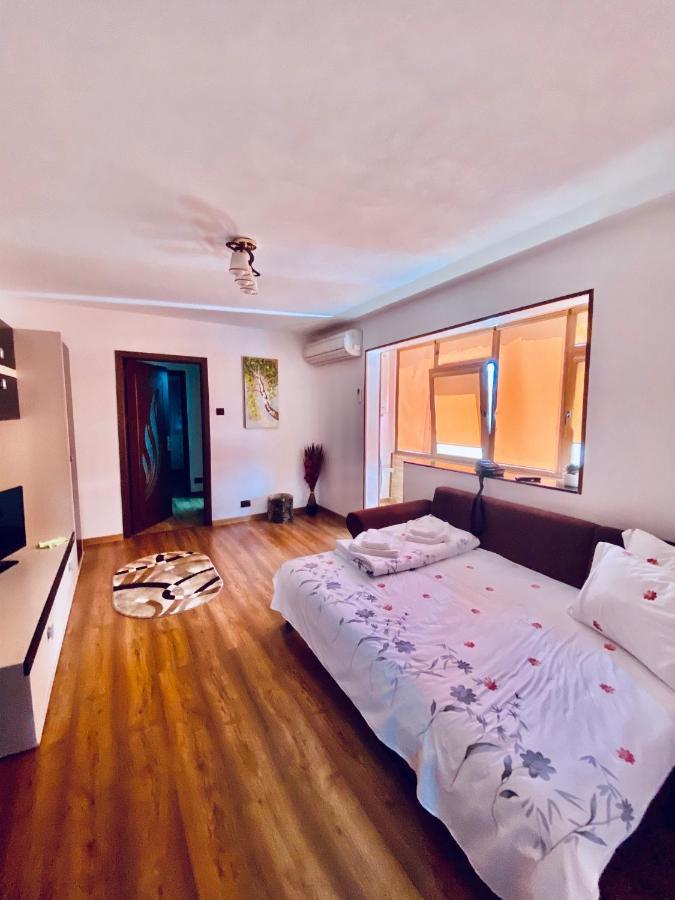 Appartement Apartament Sunshine à Orşova Extérieur photo