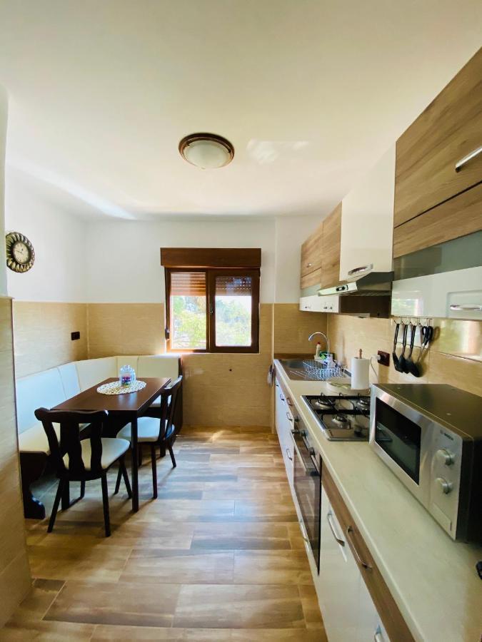 Appartement Apartament Sunshine à Orşova Extérieur photo