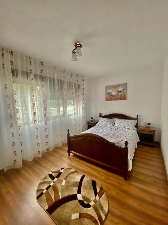 Appartement Apartament Sunshine à Orşova Extérieur photo